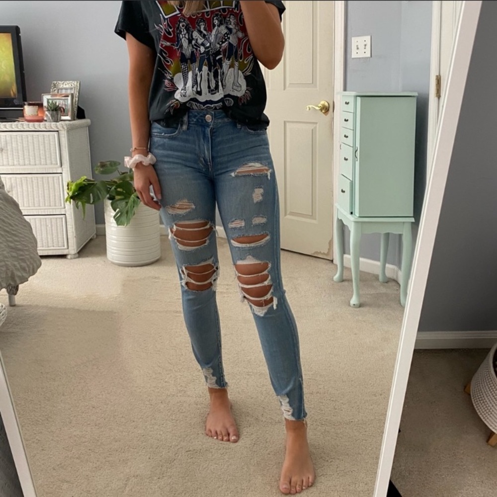 American eagle super distressed jean
